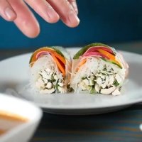 رول ساندویچی با سس "بادام زمینی"