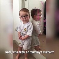 یعنی کی رو آینه نقاشی کشیده؟