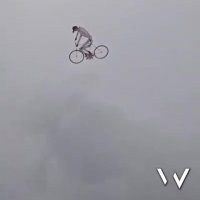 دوچرخه ای که به پرواز در آمد