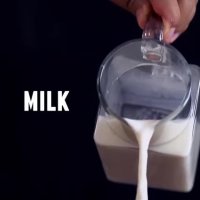 یک دسر فوق العاده خوشمزه با موز و کلوچه 