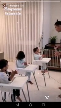 رونالدو خانواده اش رو ضد عفونی می کنه!