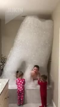 حباب درست کردن بچه های شیطون