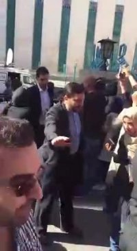 استقبال مردم از حسن روحانی در حسینیه جماران