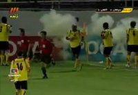 پرتاب نارنجک دستی هواداران توسط کلاه کج