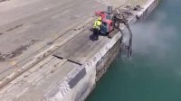 ترمیم بتن اسکله با واترجت و ربات آکواکاتر