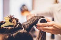 آموزش کار با سشوار چرخشی به سبک حرفه ای ها - لیموتاپ مگ