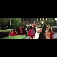 حضور هواداران مهرداد میناوند مقابل بیمارستان لاله تهران