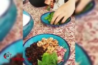 کلیپ دیدنی همراه با ترانه از درست کردن آب‌دوغ‌خیار غذای تابستانهای گرم