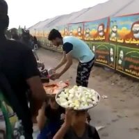 پذیرائیی از زائران کربلا