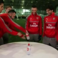 چالش بطری بازیکنان آرسنال