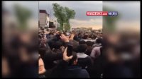 واکنش مردم و هواداران هنگام انتقال پیکر  اولادی