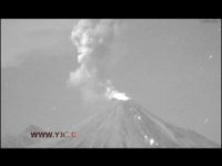 لحظه فوران آتشفشان کولیما در مکزیک