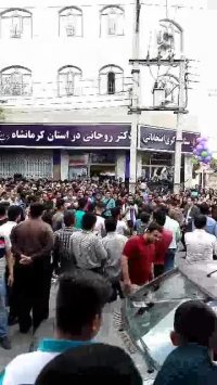 جشن پیروزی هواداران حسن روحانی در خیابان مصطفی امامی کرمانشاه
