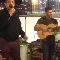 اجرای خیابانی احمد ایراندوست در حمایت از هنر خیابانی