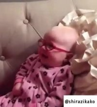 واکنش نوزاد 3 ماهه به دید با عینک
