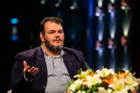 تیزر گفتگو با مداح اهل بیت حیدر خمسه در ویژه برنامه هیئت آنلاین