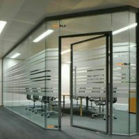 لحظه هیجانی و جالب شکسته شدن و پودر شدن شیشه