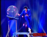 حرکات نمایشی جالب با توپ