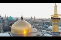 تصاویر هوایی ویژه از به اهتزاز درآمدن پرچم عزای حسینی بر فراز گنبد حرم امام رضا (ع)