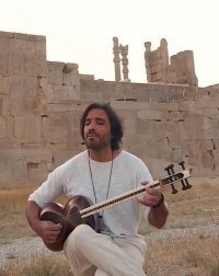 اجرای علی قمصری در پشت درهای بسته تخت جمشید