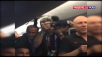 جشن و پایکوبی بازیکنان پرتغال در اتوبوس