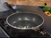 ماکارونی آشیانه‌ای با سس تخم مرغ