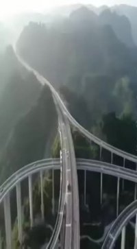 بزرگراهی عجیب و دیدنی در چین