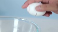 How To Perfectly Crack An Egg (With One Hand)