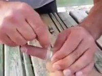 چگونه انگشتر که داخل دست گیر کرده است را در بیاوریم