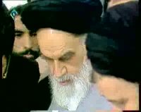 فیلمی آرشیوی از رای دادن حضرت امام خمینی(ره)