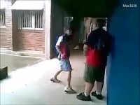 با دُم شیر هم شوخی!