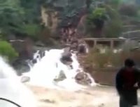 شکافته شدن کوه در کردستان و فوران حجم عظیمی آب