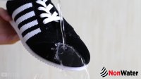 این کفش ها آب را به خود جذب نمی کنند!
