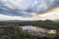 غروب خورشید بالای دیاچه کراتر در کنیا