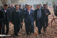 قدم زدن عراقچی روی برگ های پاییزی سوژه شد