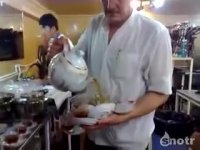 نقض قوانین فیزیک توسط این کافه چی