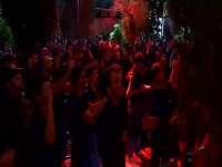 بین میدان و غرق اشک و آهم