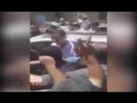 حضور بدون محافظ بشار اسد در بین مردم