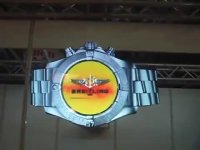 ویترین هوشمند با نمای ساعت