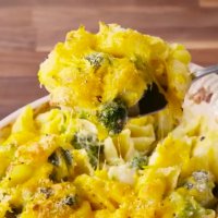 اسپاگتی بروکلی با پنیر