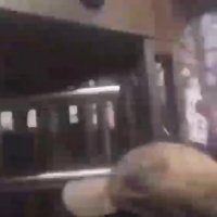 التماس دردناک زنان افغانستانی به نظامیان خارجی در فرودگاه کابل