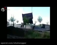 پاره شدن سیم بکسل جرثقیل  و مرگ دو نفر (18+)