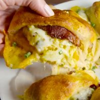 رینگ کالباس و املت برای صبحانه 