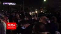 تجمع هواداران پرسپولیس در مقابل بیمارستان لاله
