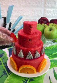 کیک چهار طبقه هندوانه ای برای شب یلدا