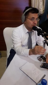 سمینار بین المللی در هتل اسپیناس پالاس تهران و ترجمه همزمان نادر نامداران مترجم همزمان بین المللی کنفرانس