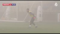 تمرین امروز بازیکنان رئال مادرید در شرایط بد آب و هوایی