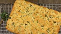 طرز تهیه نان فوکاچیا با زیتون و رزماری