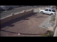 انحراف خودرو از خیابان به خاطر رانندگی در حالت غیرطبیعی