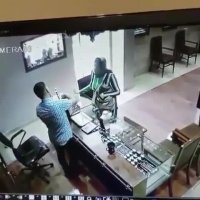 ببینید دزد ناشی چه بلایی سر خودش میاره